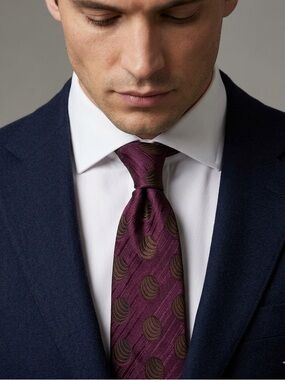 🆕 BOSS Hugo Boss Italy Men's Plum Tie with Textured Dot Motif